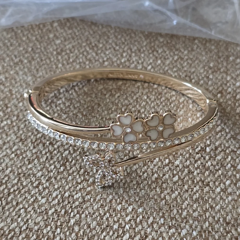 Anne Klien Gold Tone Elegant Butter Fly White Floral Bangle Bracelet New